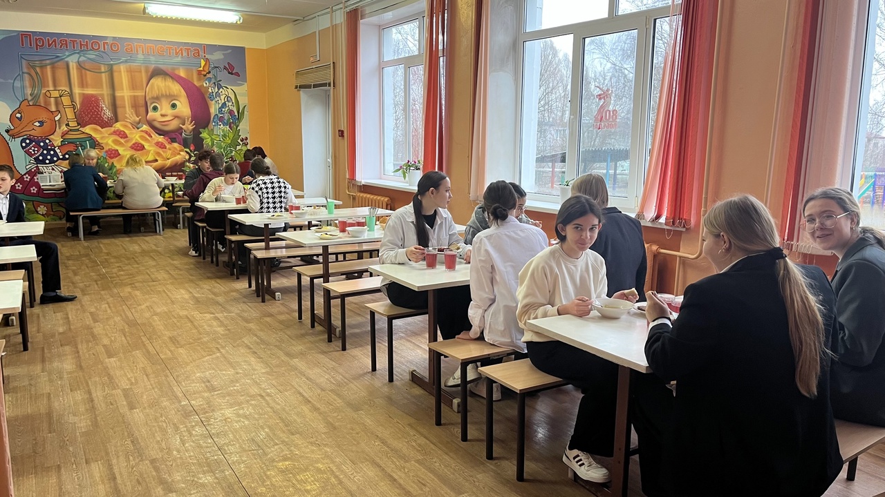 Дети_в_столовой.
